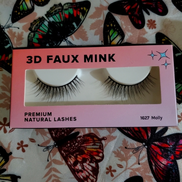 Artificial lashes - Picture 1 of 1